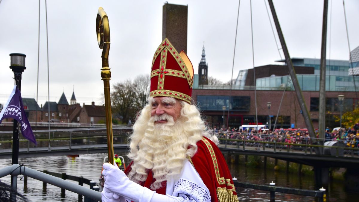 Sinterklaas is in Amersfoort! Honderden kinderen bij aankomst Eemhaven