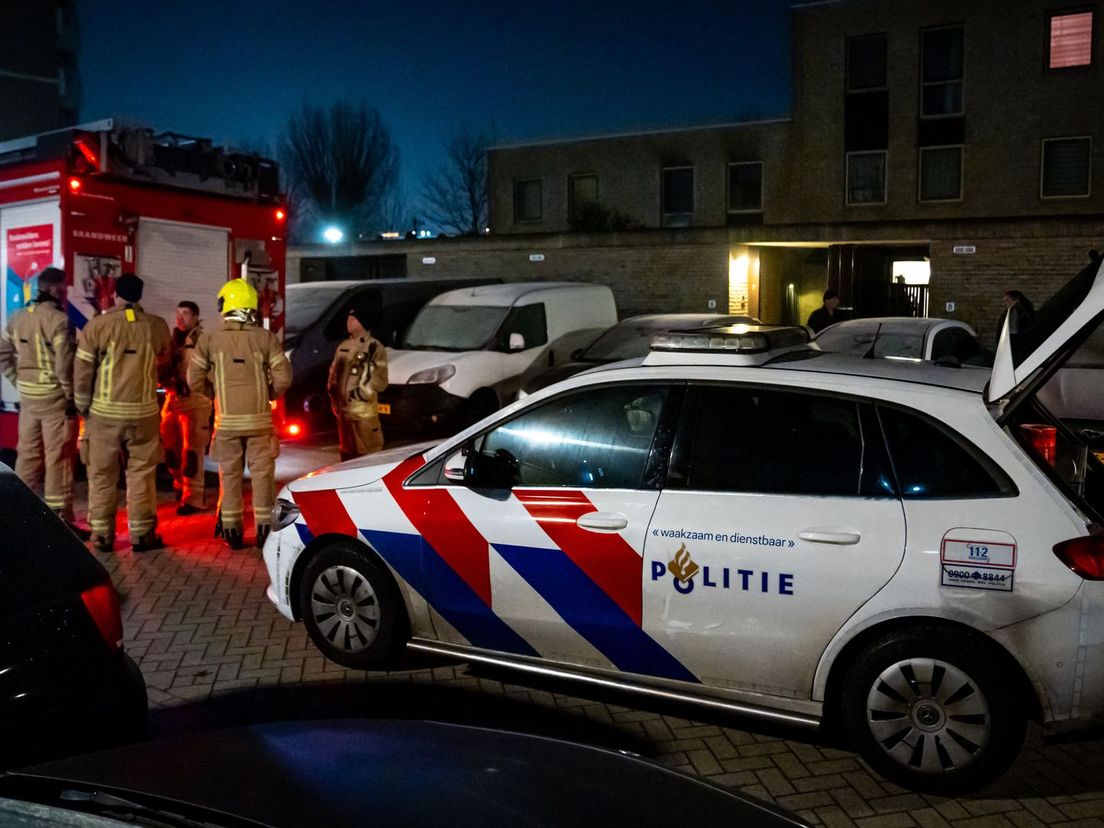 Politie en brandweer in Rotterdam-Lombardijen, waar mogelijk een explosie was