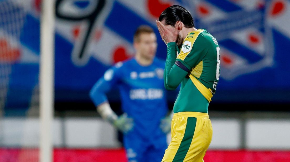 Aanvoerder Marko Vejinovic schoof de bal recht in de voeten van Henk Veerman die daardoor eenvoudig de 2-0 kon maken I