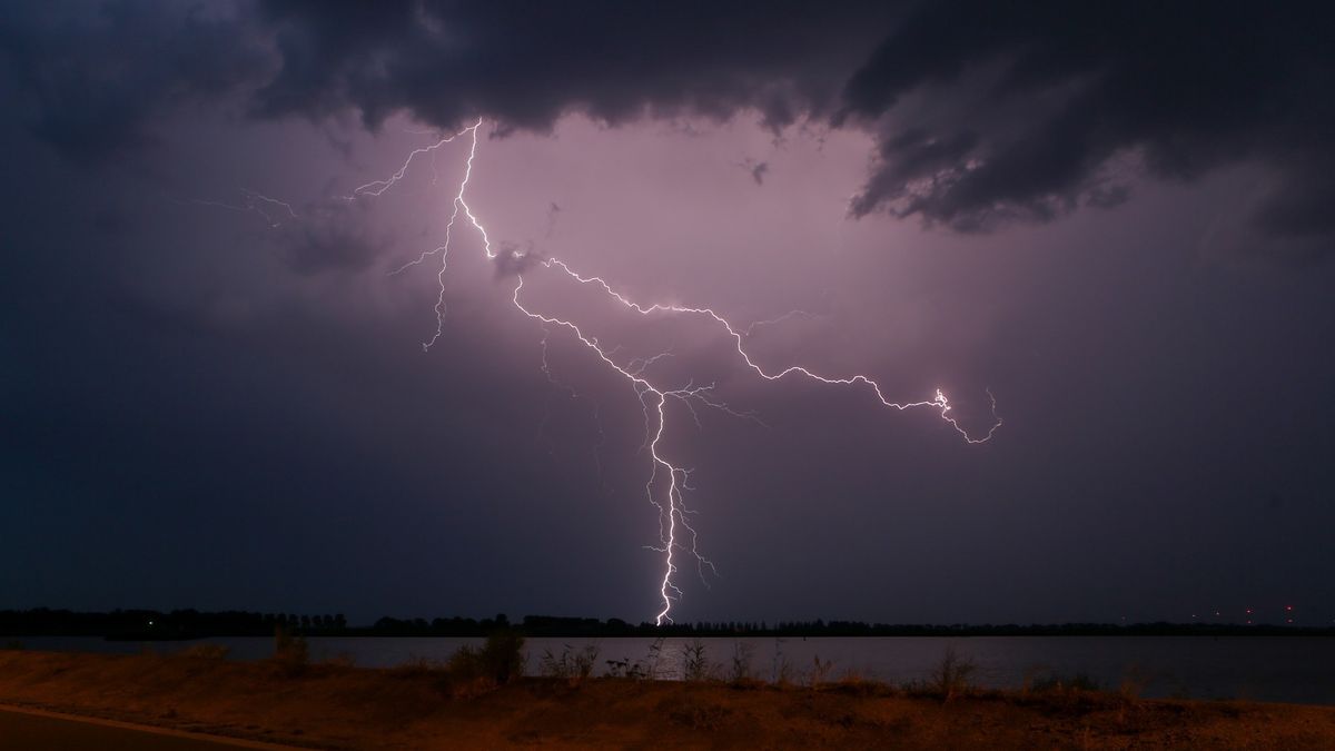 Onweer en regenbuien zorgen voor schade in Fryslân