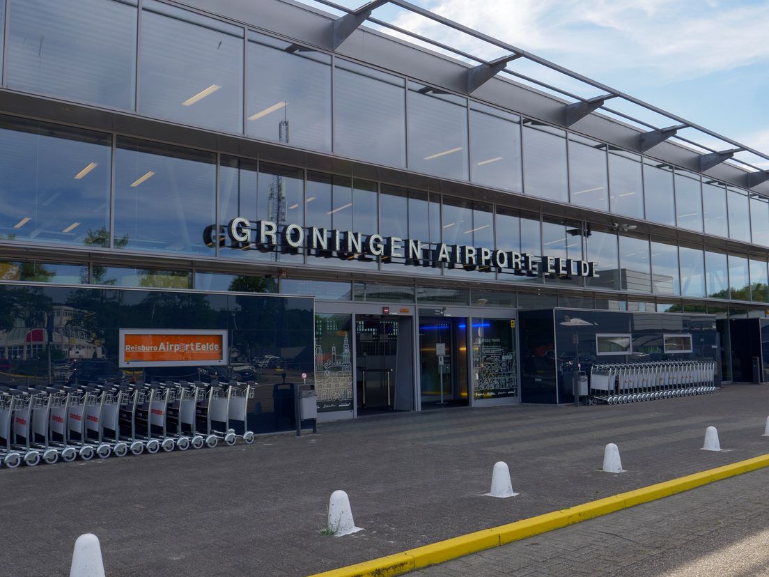 Vliegveld Eelde vraagt meer geld voor parkeren en gaat tegen trend in