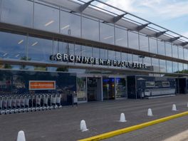 Vliegveld Eelde vraagt meer geld voor parkeren en gaat tegen trend in