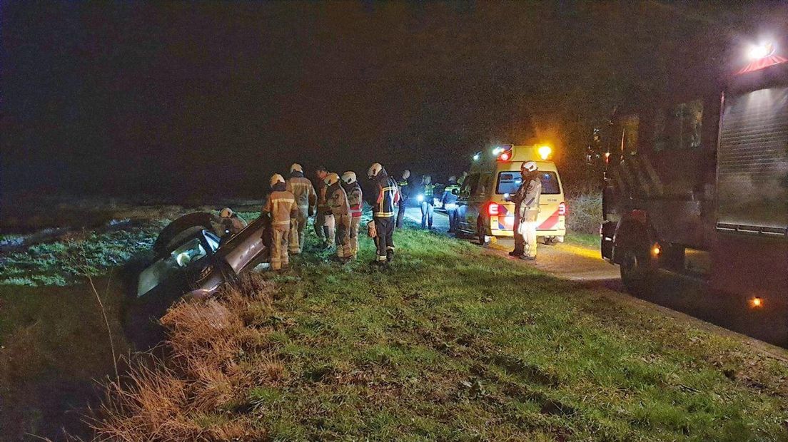 De auto belandde in de sloot