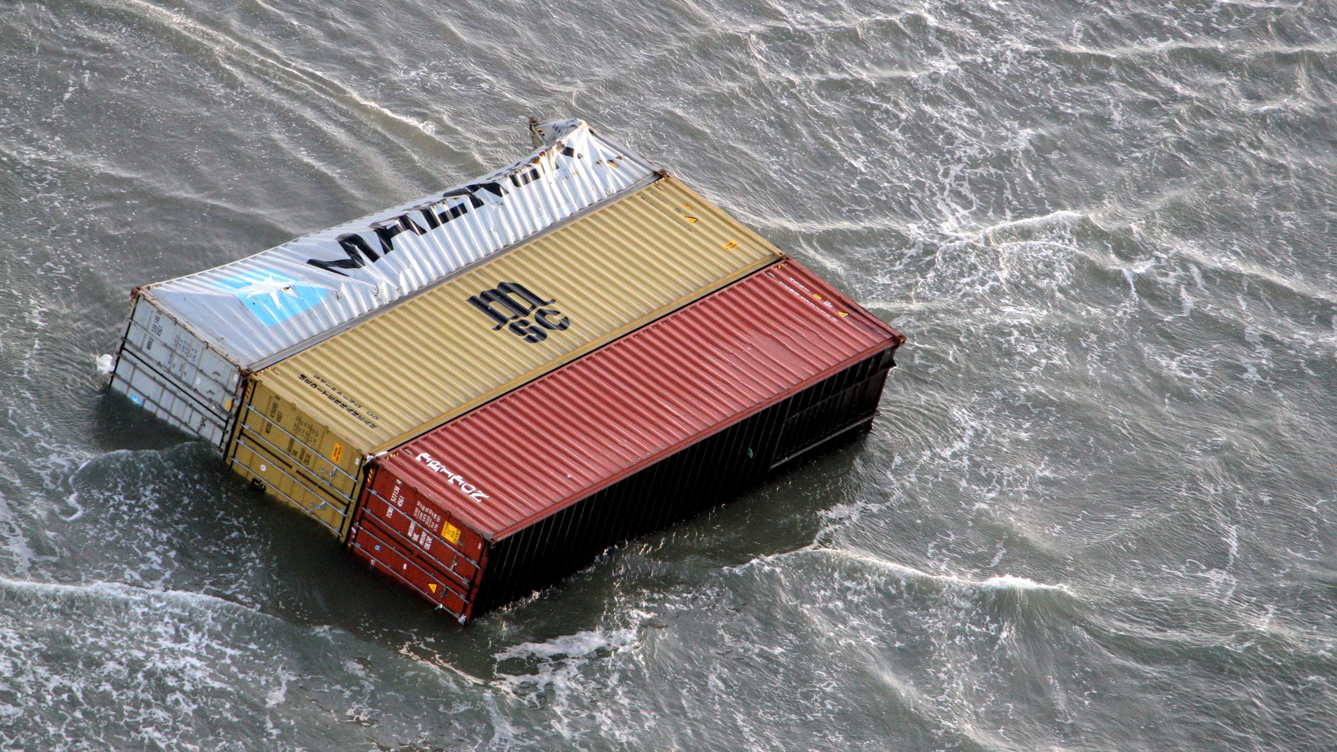 Konteners dy't fan de MSC Zoe foelen yn jannewaris 2019