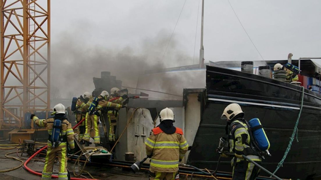 Brand op de scheepswerf in Zwartsluis