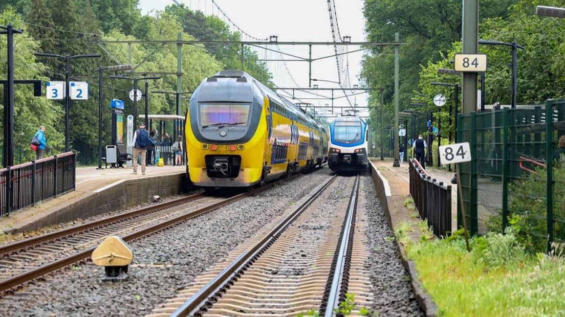 Op verschillende plekken ligt het treinverkeer stil