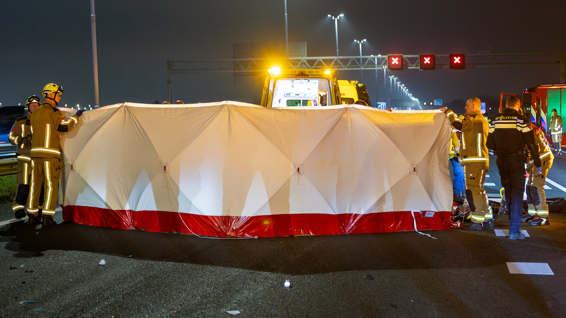 112-nieuws | Motorrijder overleden na ongeluk - Duizenden lachgascilinders gevonden.
