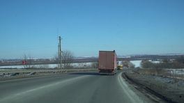 Damion helpt mee met herstel van kapotte huizen in Oekraïne