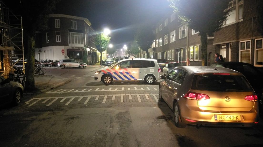 Op de Hommelseweg in Arnhem is in de nacht van zaterdag op zondag een dode man gevonden. Het lichaam lag op straat en werd iets na 02.00 uur ontdekt.