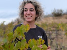 Rotterdamse Niloufar maakt haar eigen wijn in Spanje 'zonder zooi'