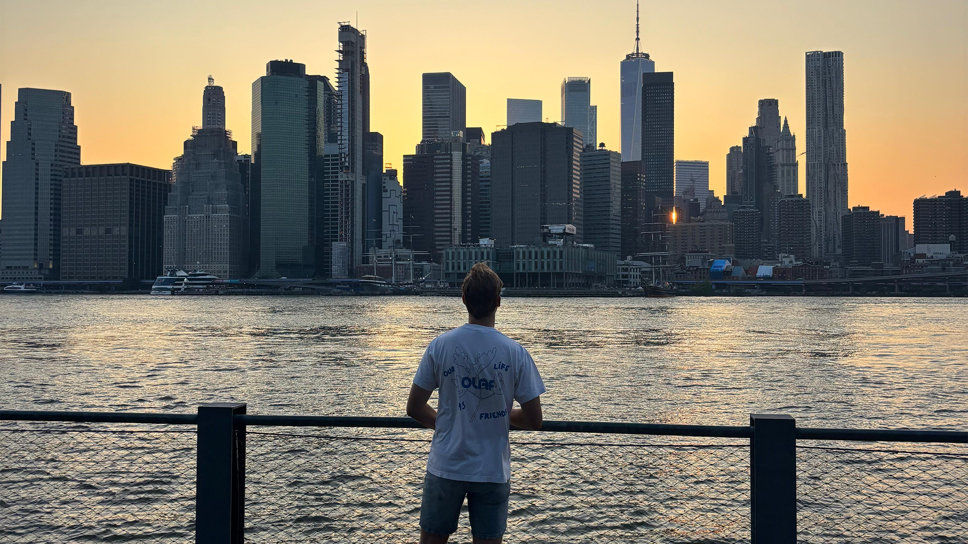 Fan Hearrenfean nei New York: Serne (22) sparre foar staazje yn Amearika
