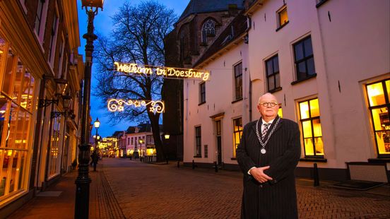 Burgemeester Doesburg stapt per direct op na voortdurend wantrouwen