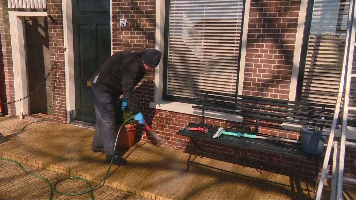 Dokkum zet de puntjes op de i | Podium Koningsdag wordt klaargezet: 