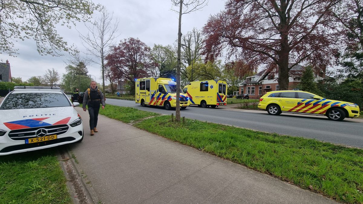 Slingerende bestuurder van de weg gehaald bij Paterswolde, met spoed naar ziekenhuis
