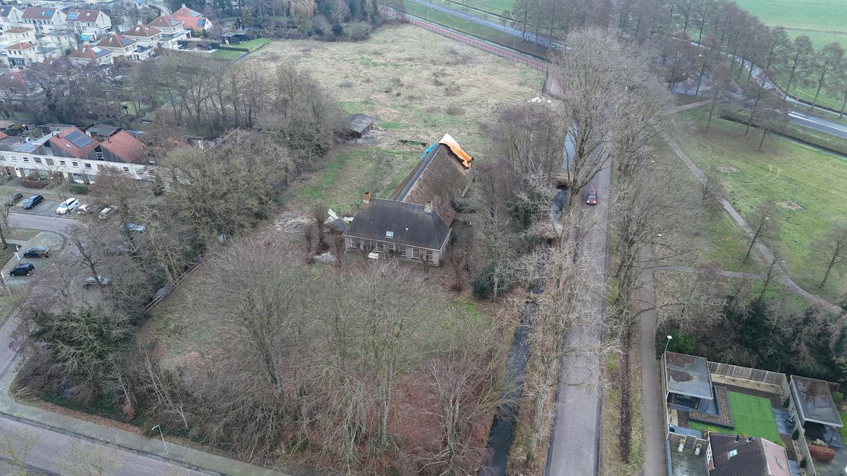 Meppel kijkt naar maatregelen tegen eigenaar vervallen monumentale boerderij uit 1824