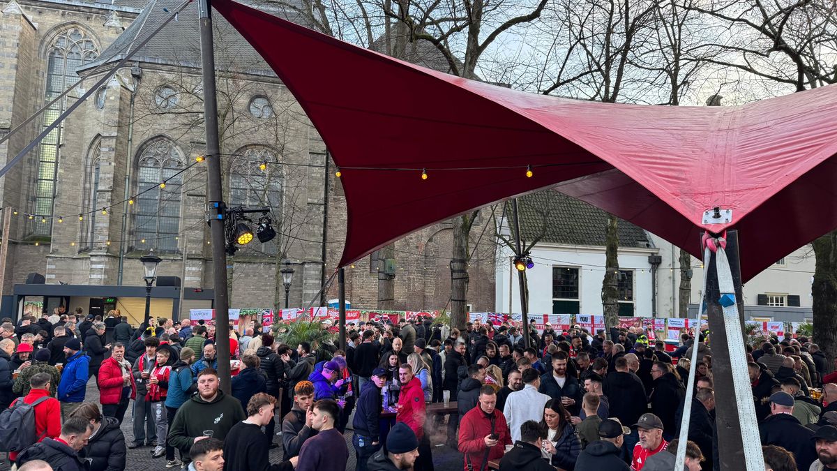 Genk-supporters met verplichte buscombi naar Utrecht, geen fanzone in stad