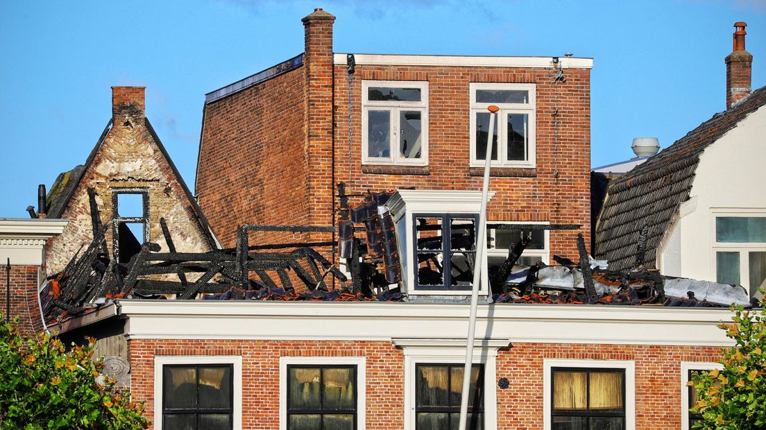 Het dak van restaurant Proto is compleet verwoest