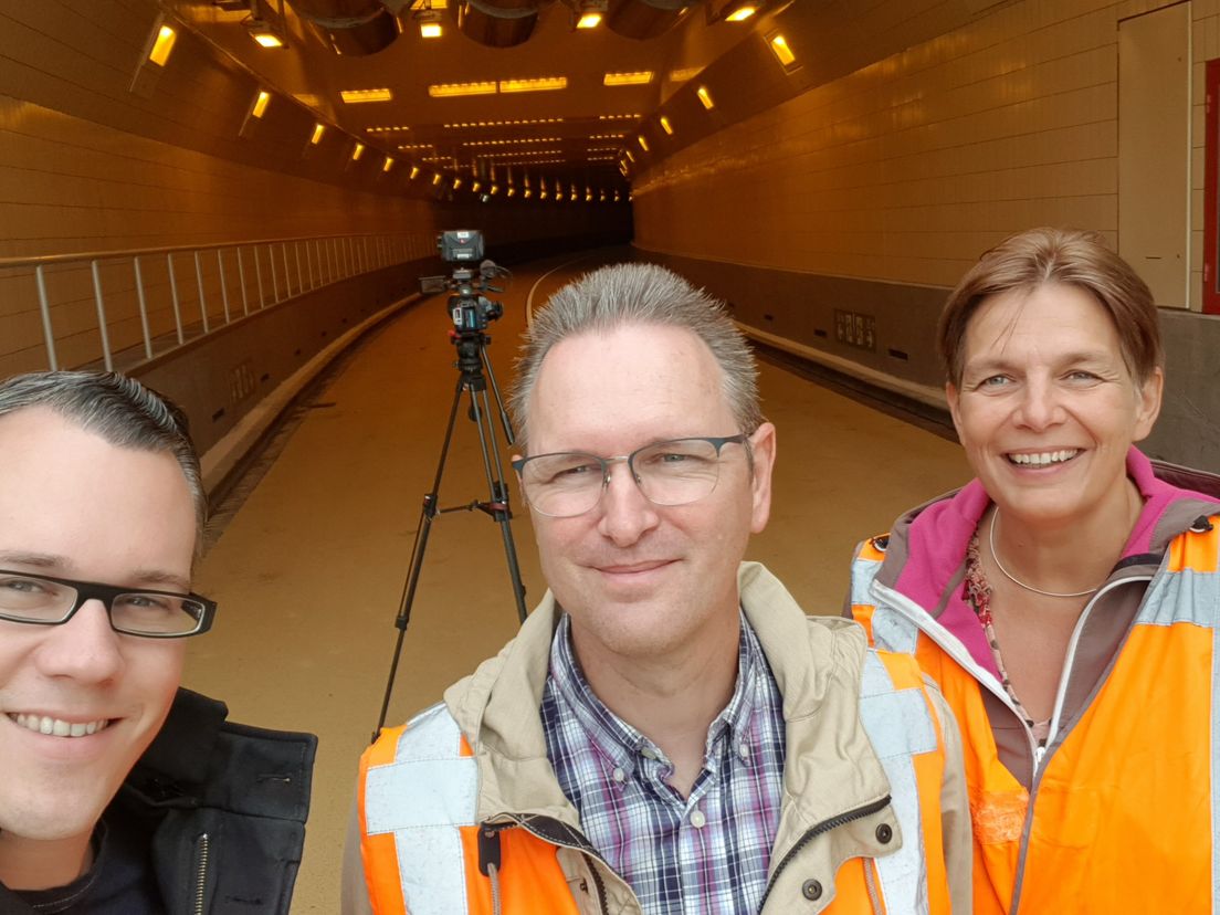 Maikel Coomans in de Maastunnel met Otto Blom en Henriëtte Edens