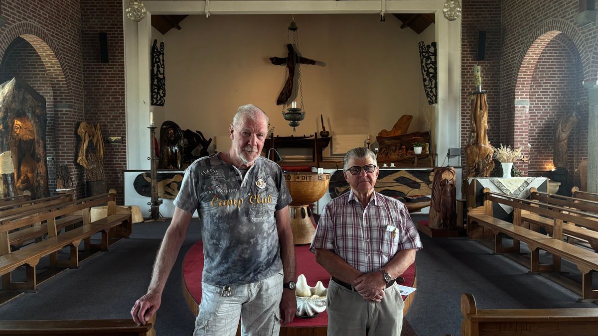 Guus en Adrie starten petitie om Sint Barbarakerk in Breskens te behouden