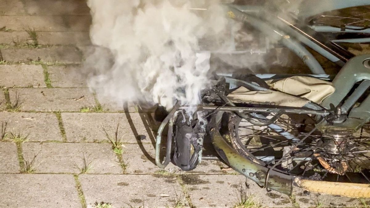 Elektrische fiets vat vlam in schuur in Enschede