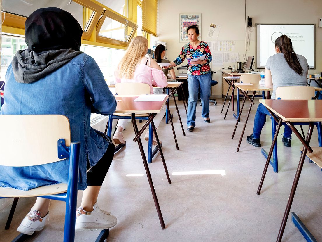 Examentijd voor MAVO-leerlingen op middelbare school De Palmentuin in Rotterdam-Zuid