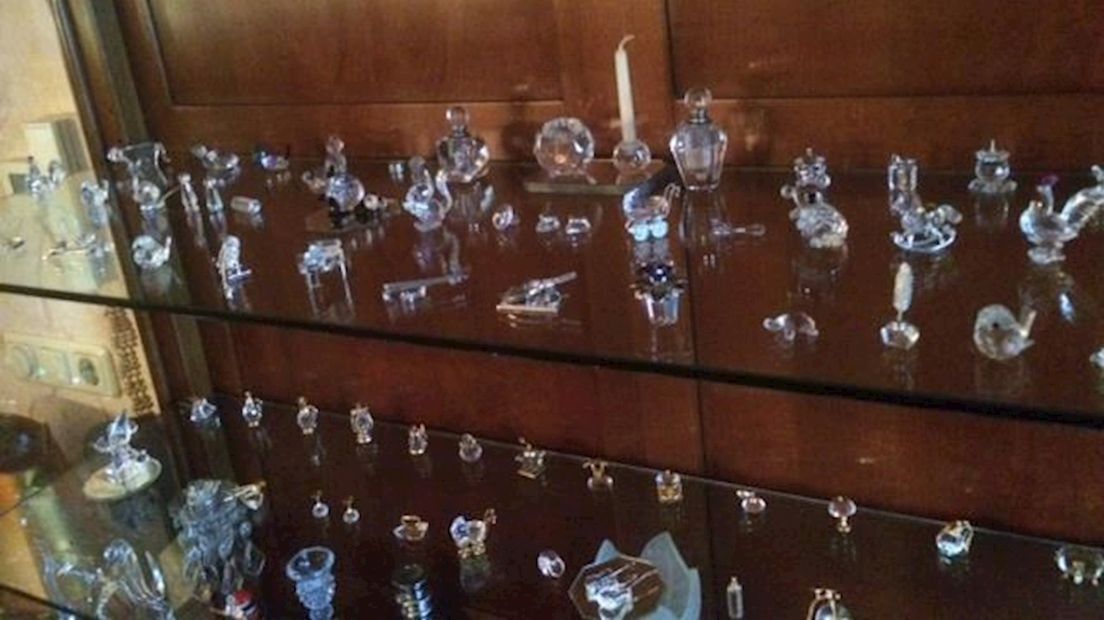 Wie weet waar deze kristallen beeldjes zijn? Ze kunnen spoor naar overvallers opleveren