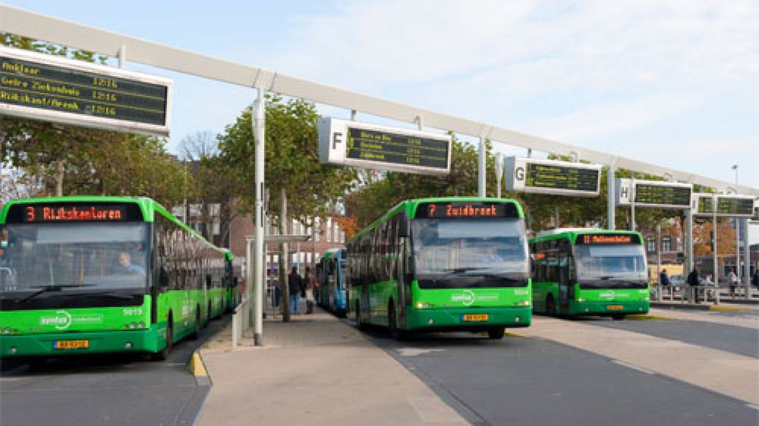 Buschauffeur bespuugd op station Apeldoorn