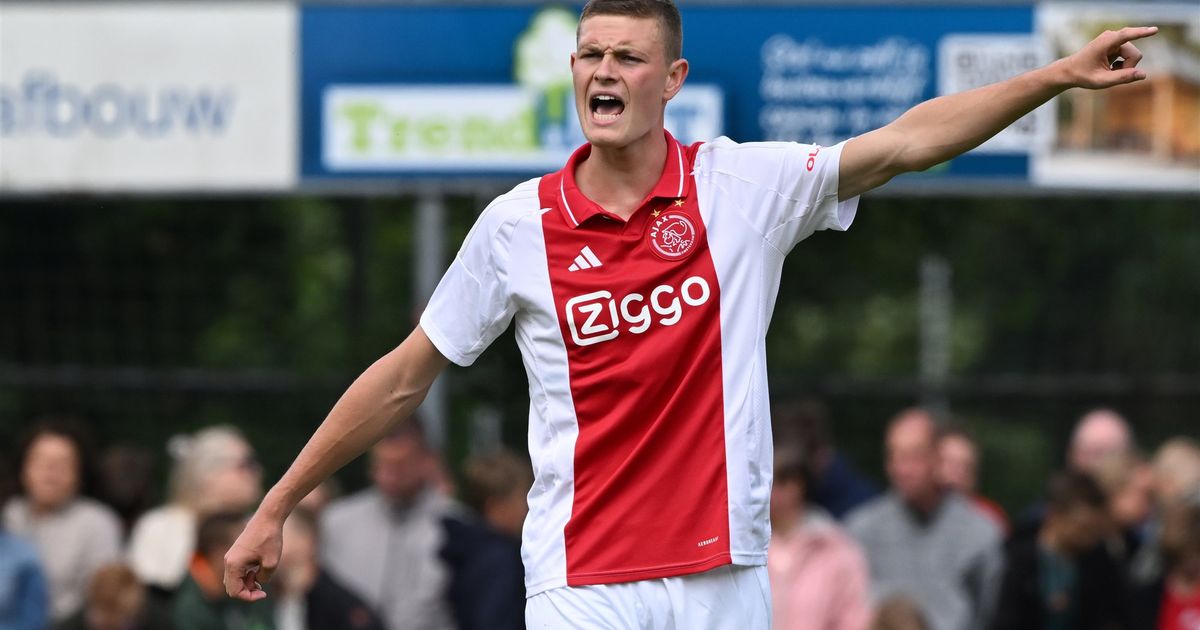 Dies Janse makes his debut for Ajax in a league match against Heerenveen