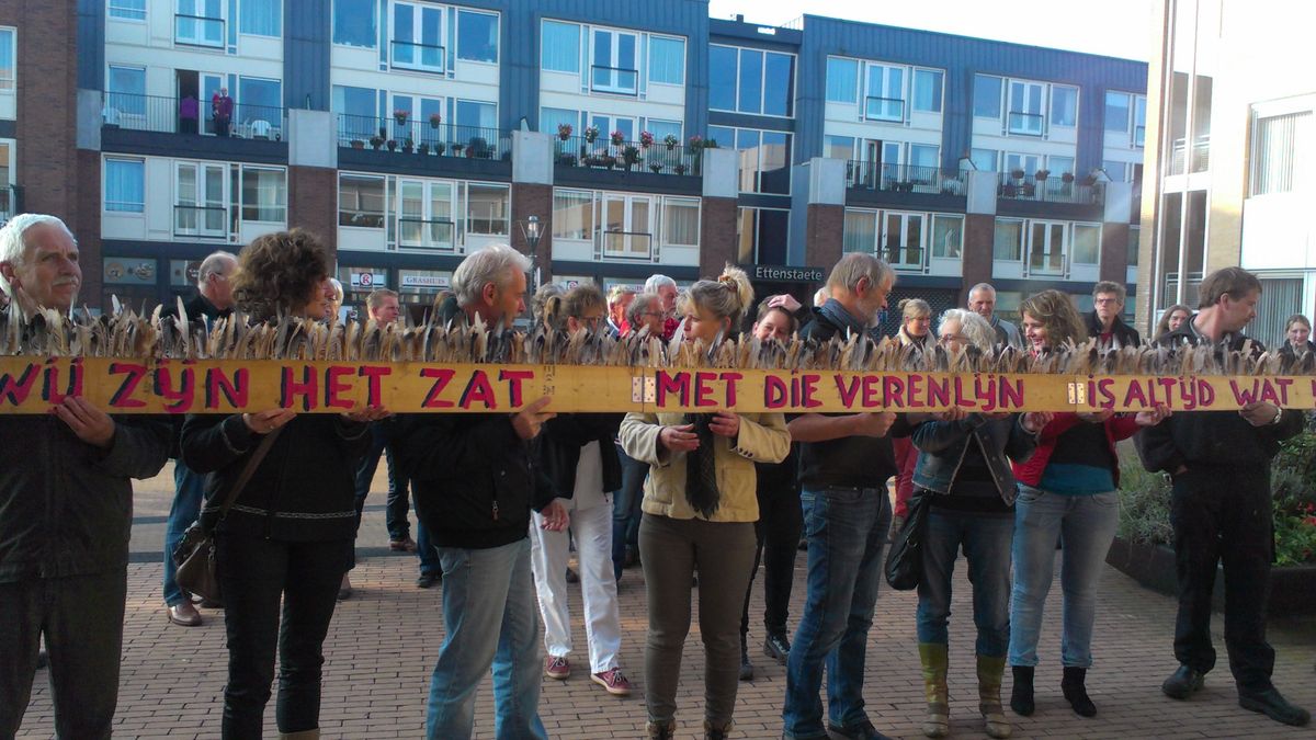 Boze omwonenden Noblesse protesteren bij gemeentehuis Beilen