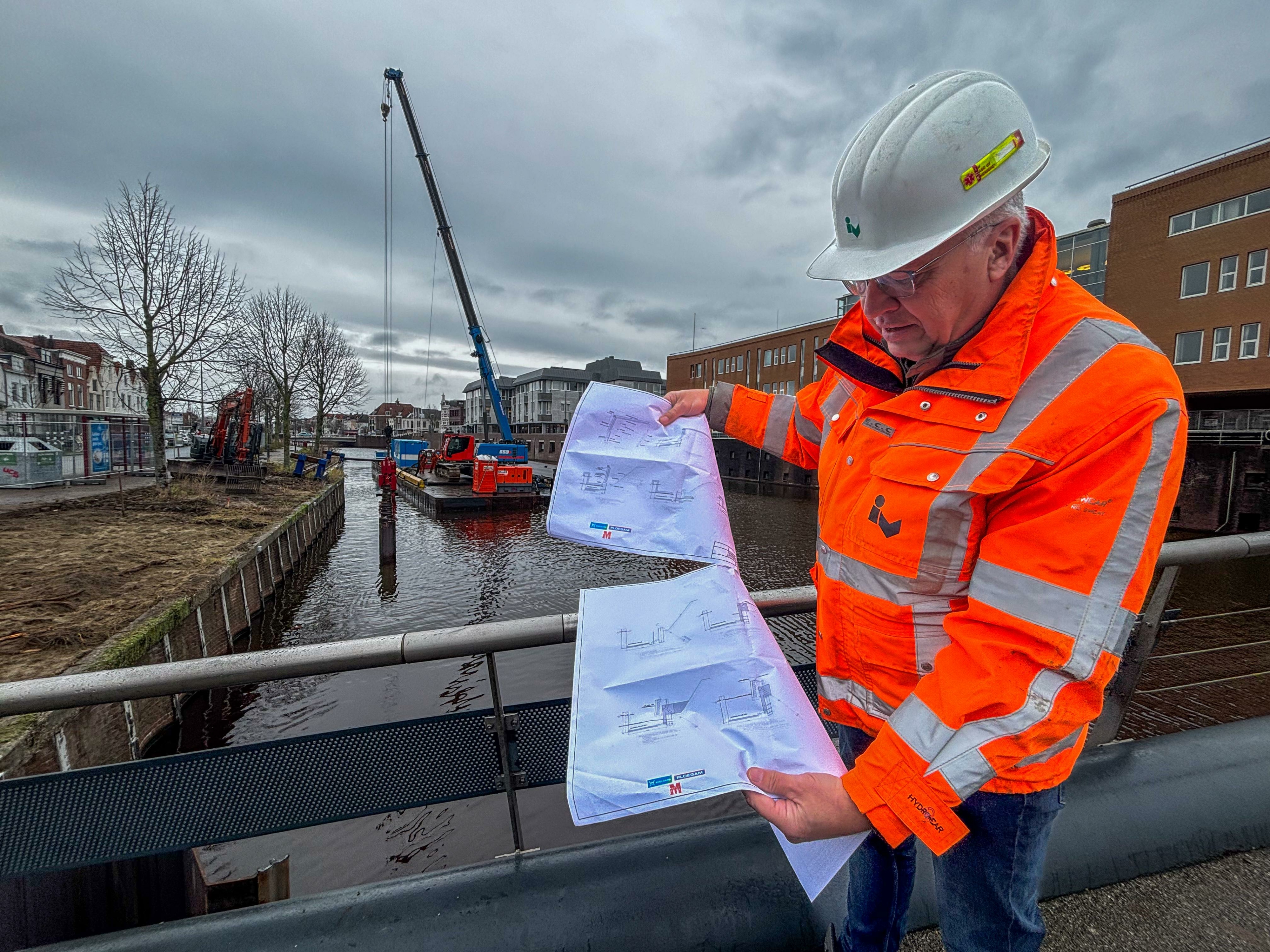 Oude kade in hart van Middelburg eindelijk aangepakt na verzakkingen en scheuren