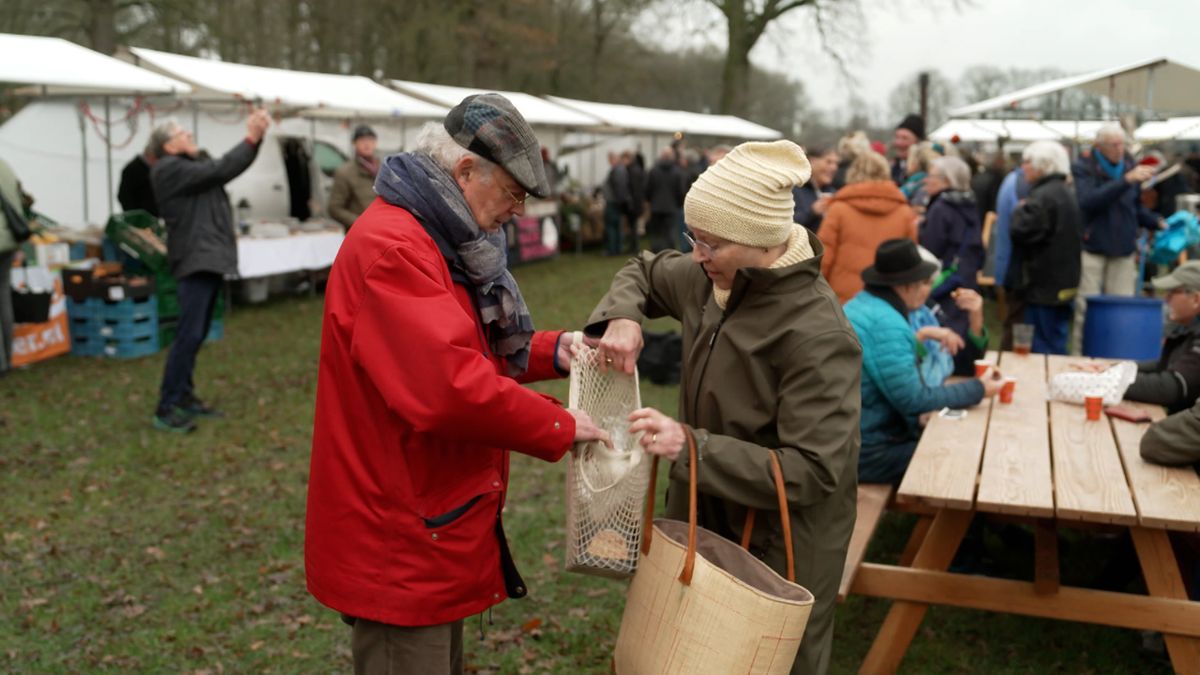 Inspiratie opdoen voor het kerstdiner op de Boerenmarkt in Vilsteren