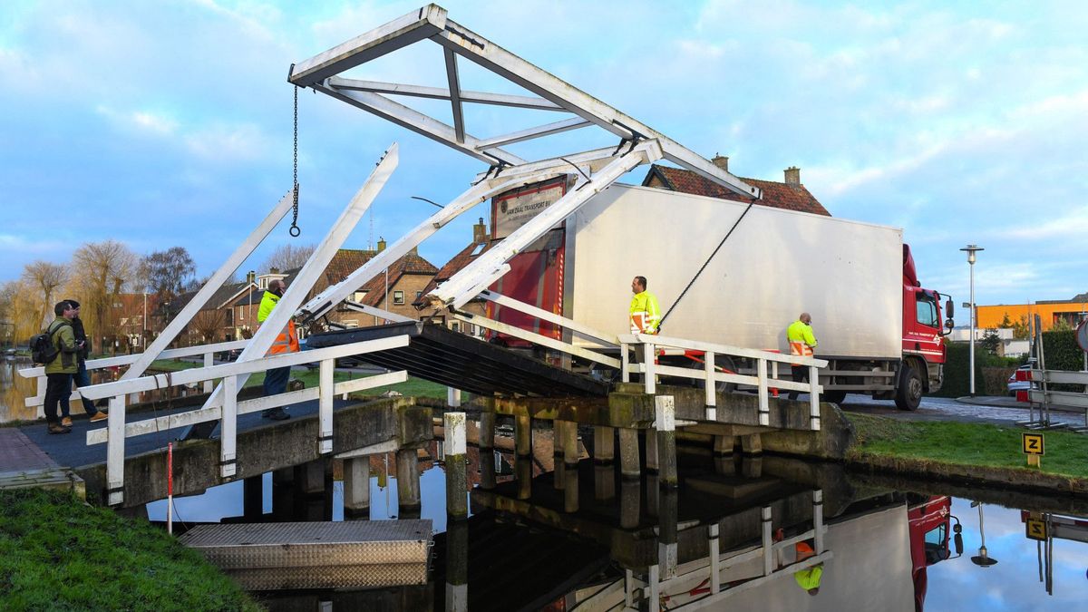 Aan gort gereden brug Hazerswoude-Dorp in april weer hersteld
