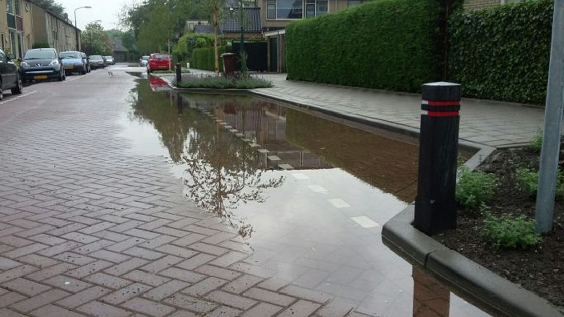 Parkeerplaatsen stonden recent nog blank.