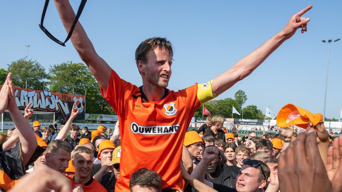 Clubicoon Robbert Susan tijdelijk voor spelersgroep VV Katwijk: 'Mijn kinderen worden er gek van'