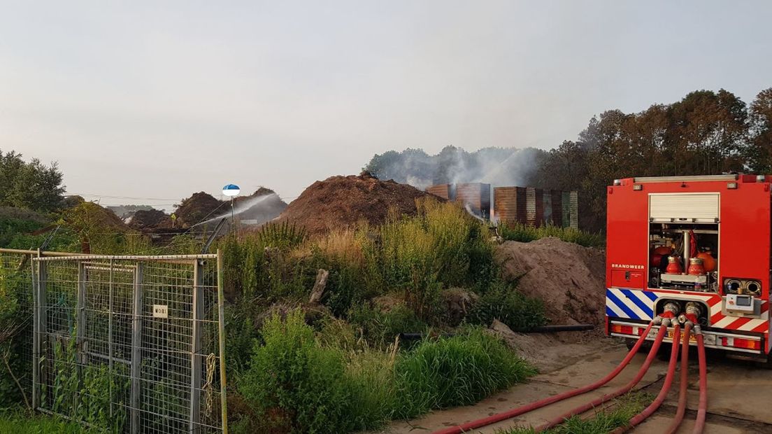 Donderdagochtend is de brandweer nog aan het blussen