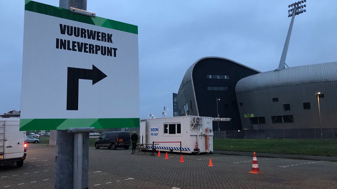 Vuurwerkinleverpunt bij ADO-stadion I