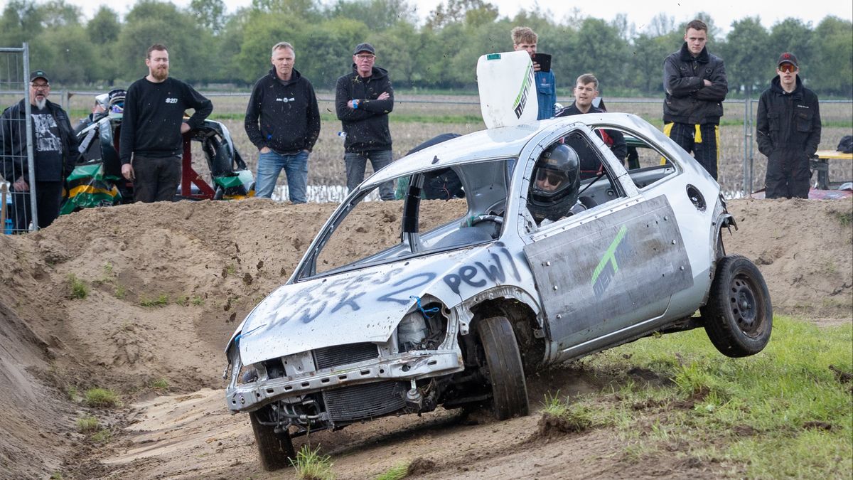 Kijk hier foto's van de Autorodeo in Boerhaar terug
