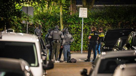 Man schiet op agenten vanuit woning