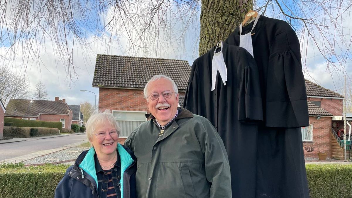 Echtpaar uit Finsterwolde hangt na 45 jaar de toga aan de wilgen: 'De caravan gaat meer gebruikt wor