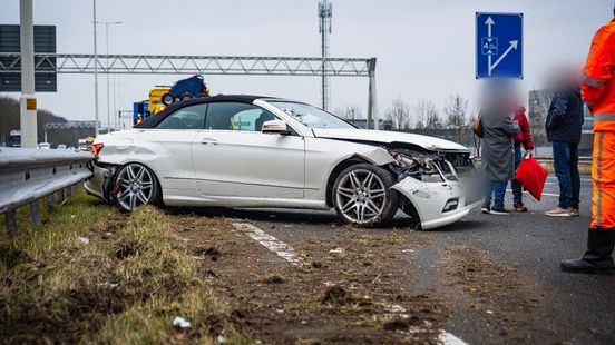 Files op snelwegen in avondspits door ongeluk en te hoog voertuig bij tunnel. Files op snelwegen in avondspits door ongeluk en te hoog voertuig bij tunnel.