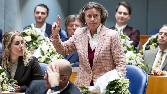 Tas van oud-minister Faber zorgt voor miljoenenpubliek voor meubelgigant uit Almelo Nieuws