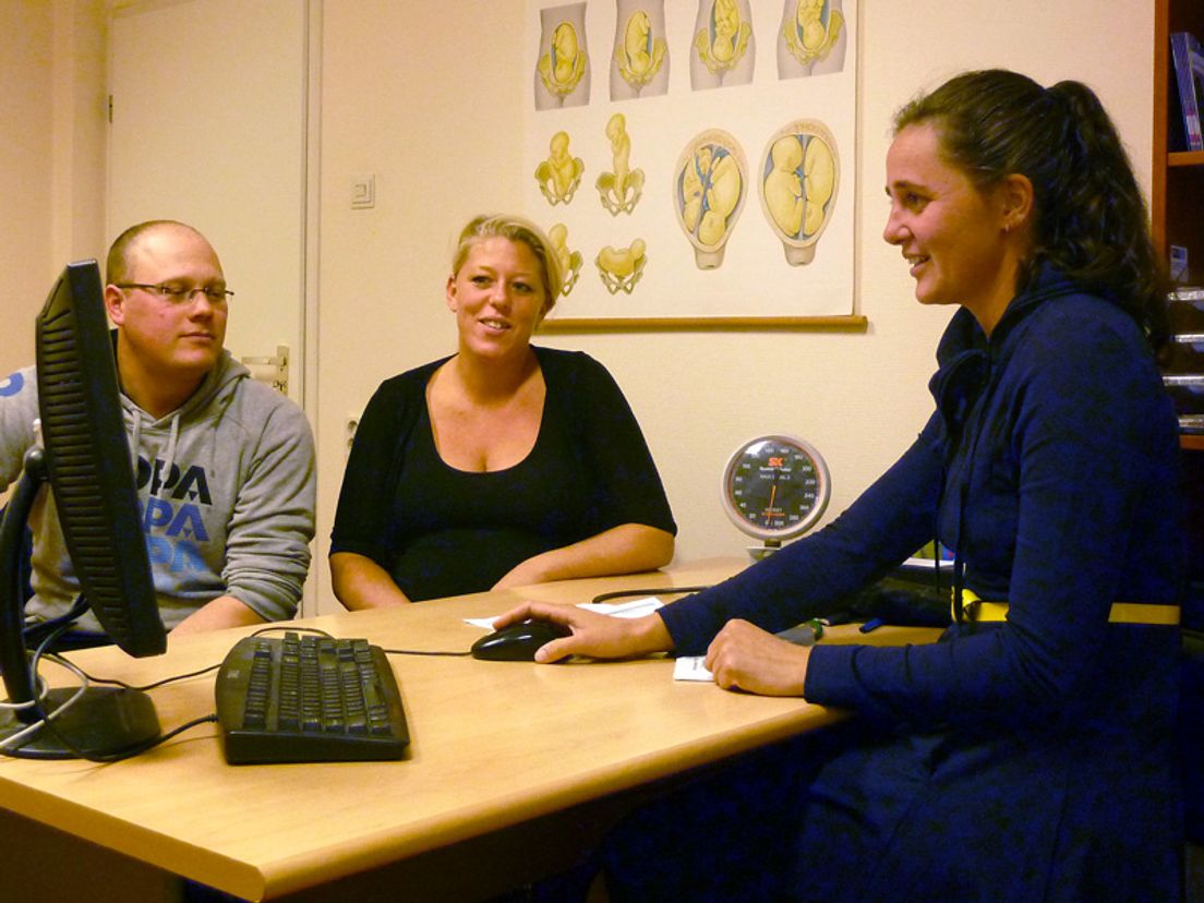 Roselie (voorgrond), Debby en haar partner Larse (foto Erik Post)