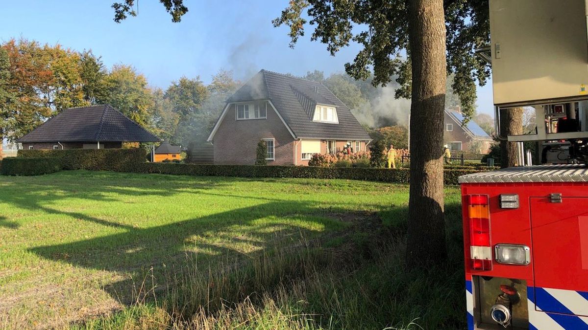 Flinke rookwolken bij woningbrand in Beerzerveld