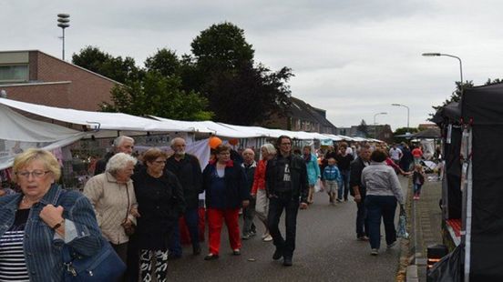 Foto: Van kraam naar feest: dorp blaast traditie nieuw leven in