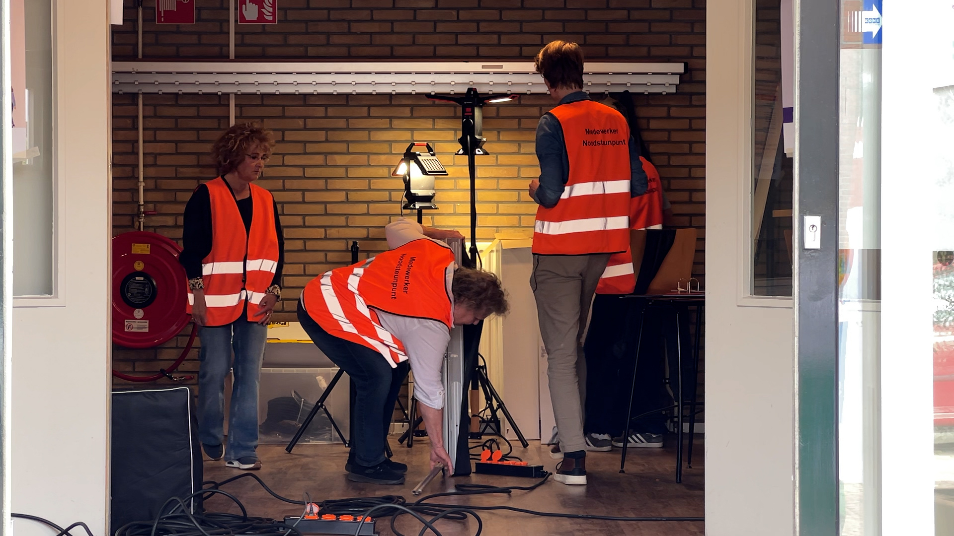 Met noodaggregaat en acteurs oefent deze gemeente voor een crisis: 'Ik heb nu een ambulance nodig!'