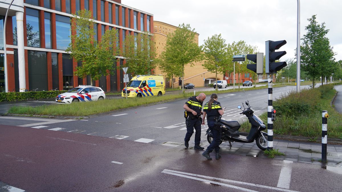 112 Nieuws: Snorfietser gewond na val op fietspad in Zwolle | Brandweer redt ree uit het water in De