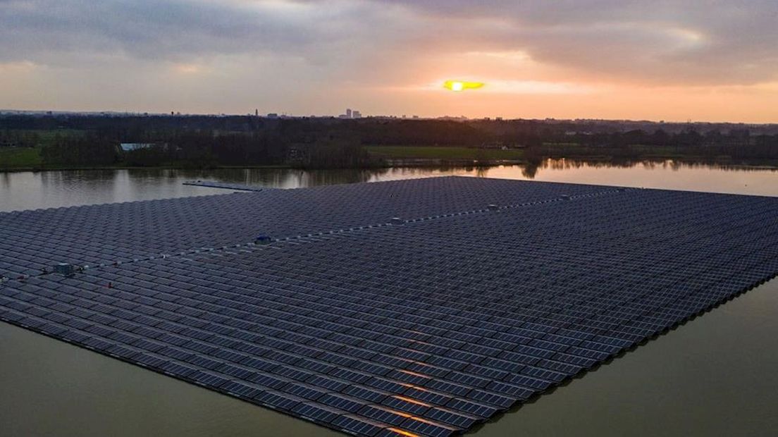 Drijvend zonnepark in de Bomhofsplas