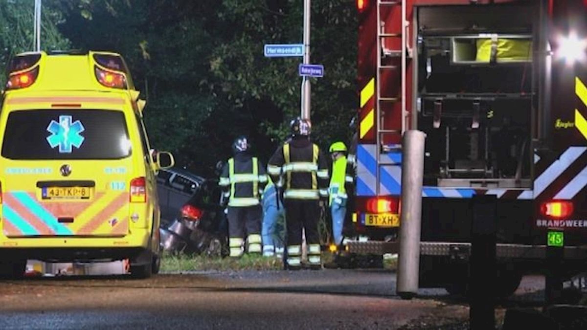 Twee gewonden bij eenzijdig auto-ongeluk in Radewijk
