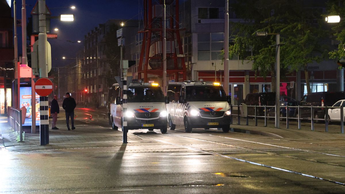 Politie en Marechaussee bekogeld met zwaar vuurwerk in Schilderswijk