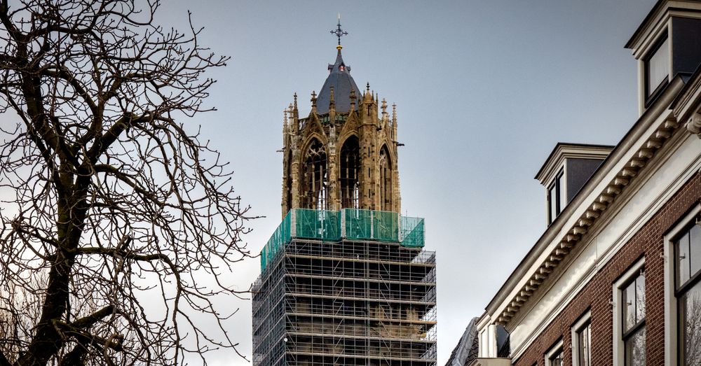 Daar is-ie weer: Domtoren langzaam uit de steigers - RTV Utrecht